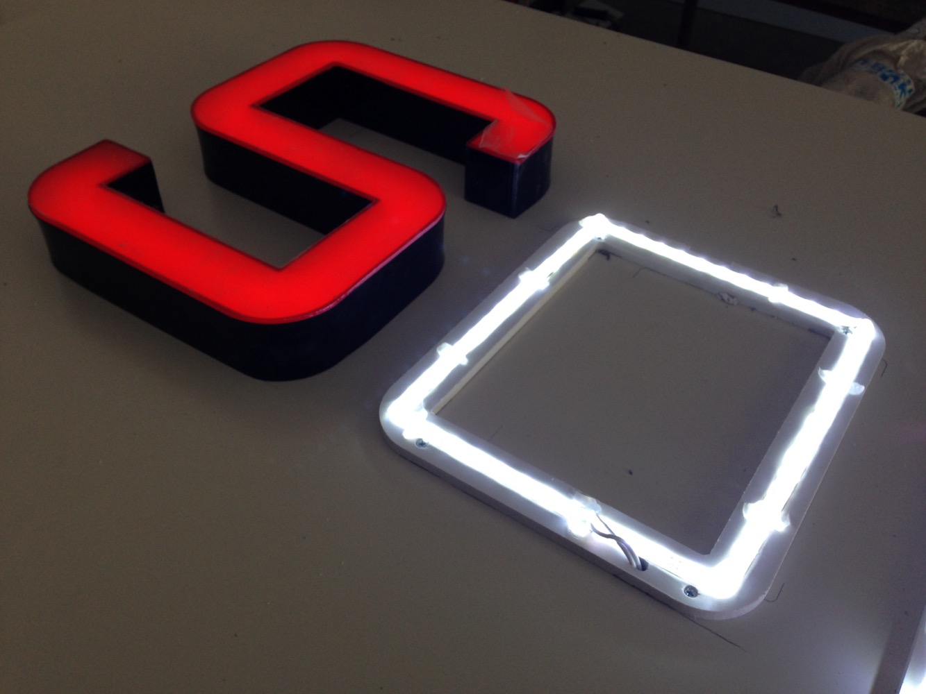 LED Işıklı Kutu Harf Uygulaması